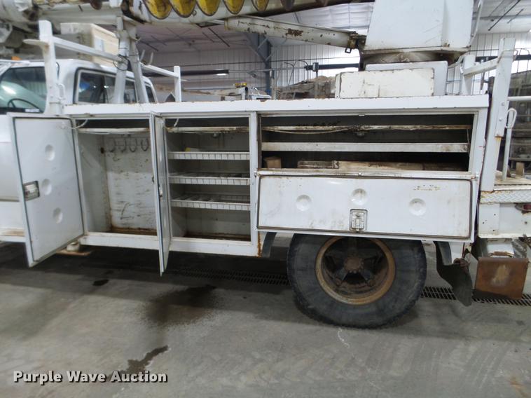 image for item EW9956 1982 Chevrolet C6500 bucket truck