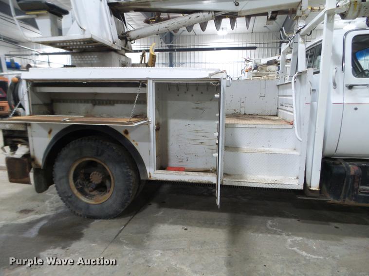 image for item EW9956 1982 Chevrolet C6500 bucket truck