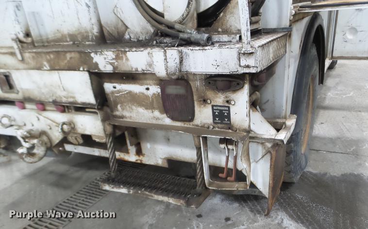 image for item EW9956 1982 Chevrolet C6500 bucket truck