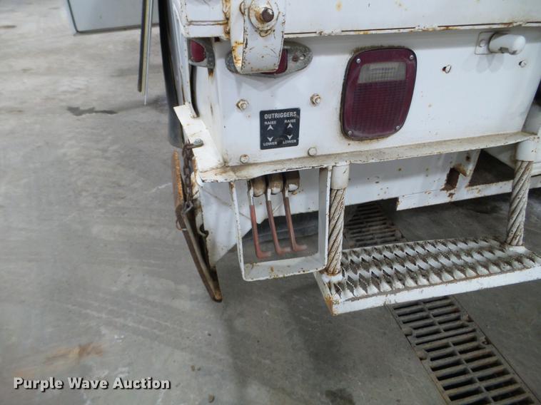 image for item EW9956 1982 Chevrolet C6500 bucket truck