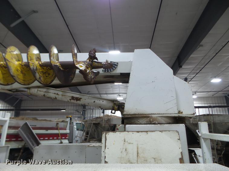 image for item EW9956 1982 Chevrolet C6500 bucket truck