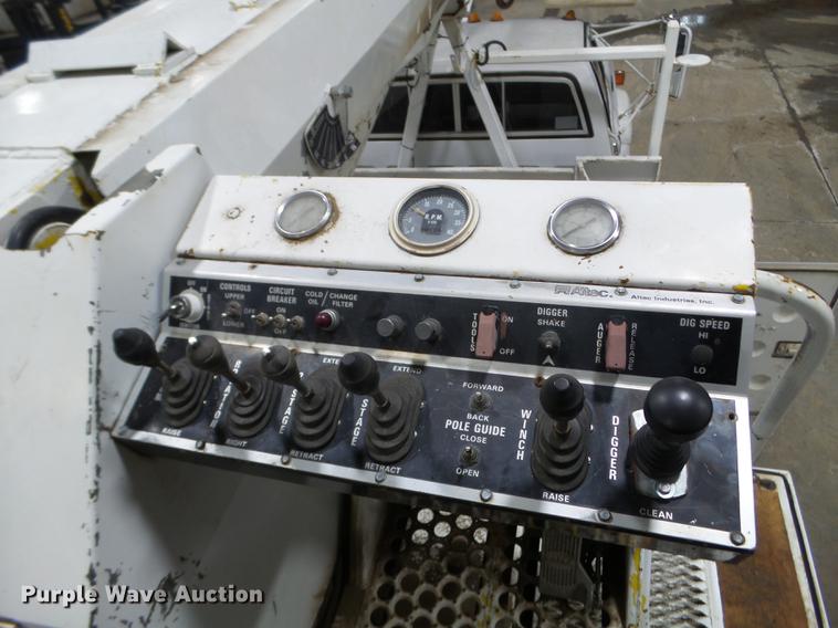 image for item EW9956 1982 Chevrolet C6500 bucket truck