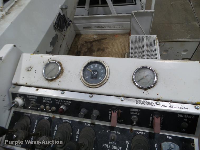 image for item EW9956 1982 Chevrolet C6500 bucket truck