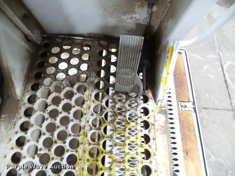 image for item EW9956 1982 Chevrolet C6500 bucket truck