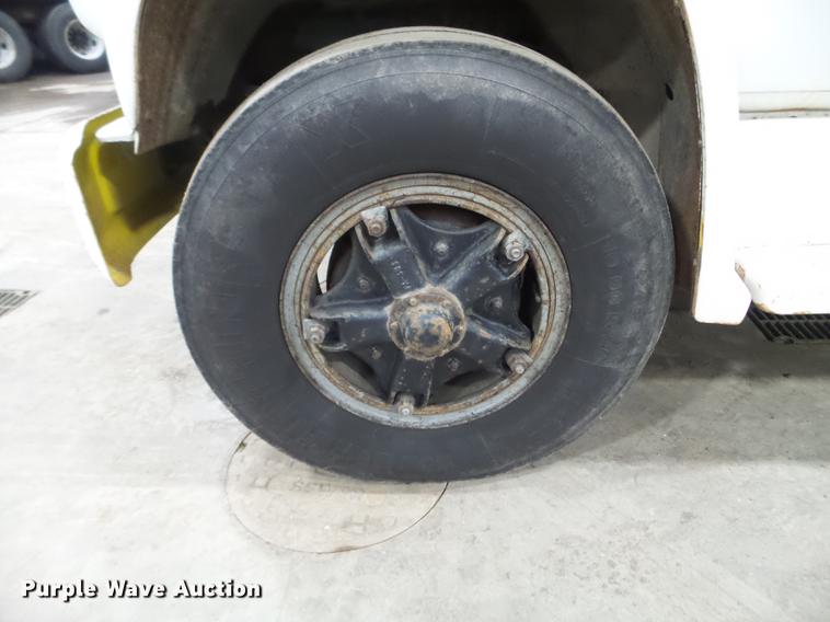 image for item EW9956 1982 Chevrolet C6500 bucket truck