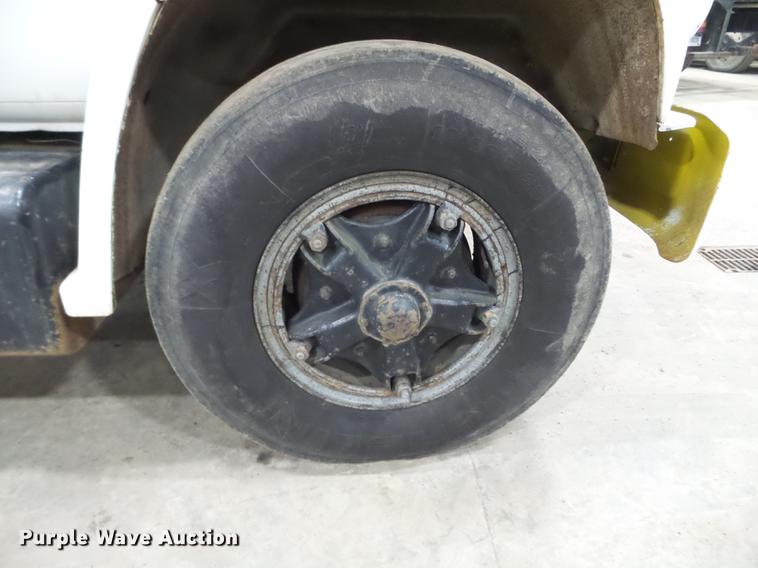 image for item EW9956 1982 Chevrolet C6500 bucket truck