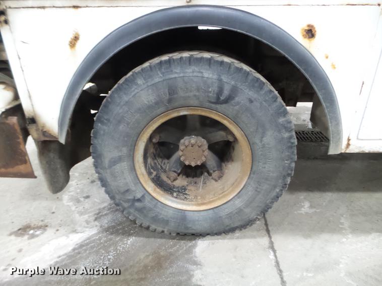 image for item EW9956 1982 Chevrolet C6500 bucket truck