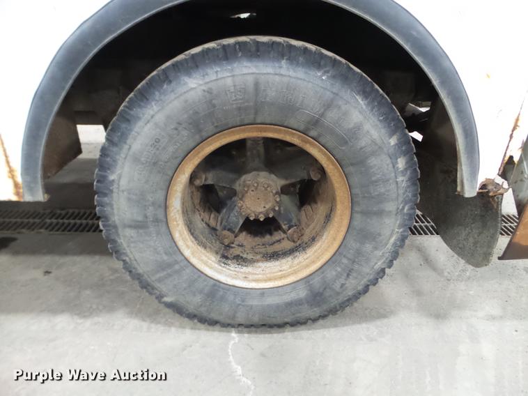 image for item EW9956 1982 Chevrolet C6500 bucket truck