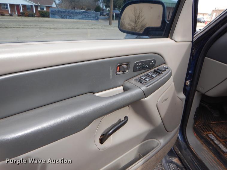 image for item EZ9792 2003 Chevrolet Tahoe SUV