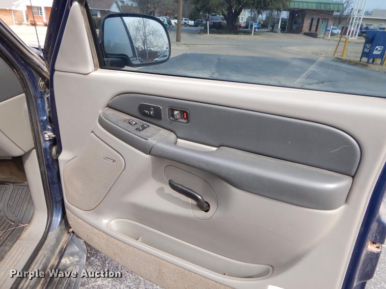 image for item EZ9792 2003 Chevrolet Tahoe SUV