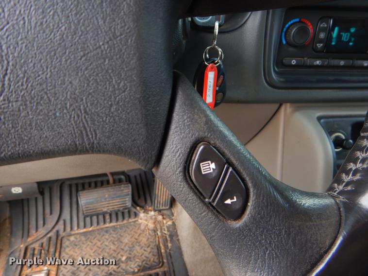 image for item EZ9792 2003 Chevrolet Tahoe SUV