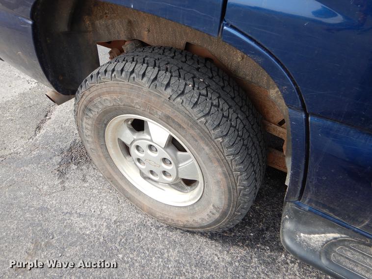 image for item EZ9792 2003 Chevrolet Tahoe SUV