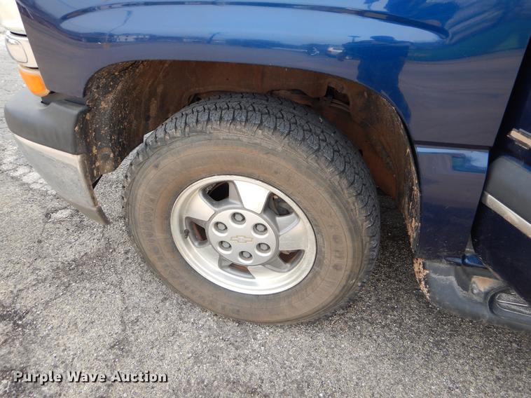 image for item EZ9792 2003 Chevrolet Tahoe SUV