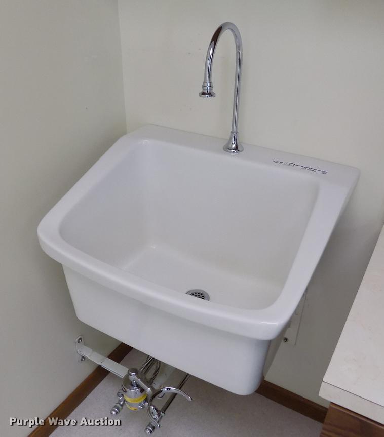 image for item FA9502 Wall mounted sink