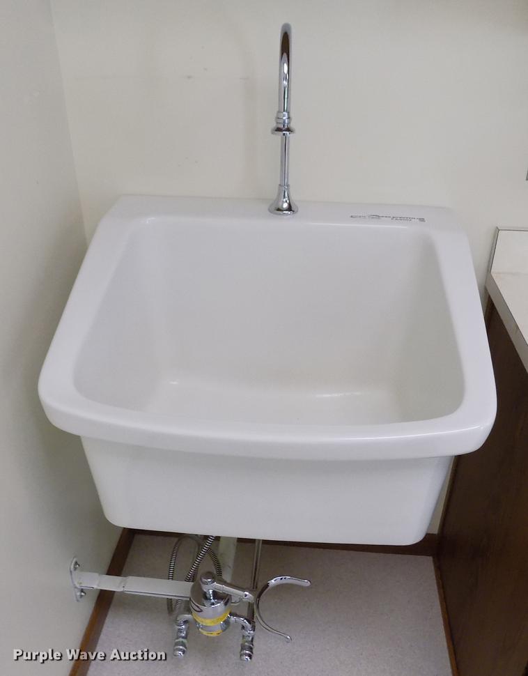 image for item FA9502 Wall mounted sink
