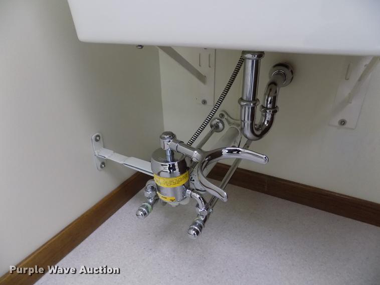 image for item FA9502 Wall mounted sink