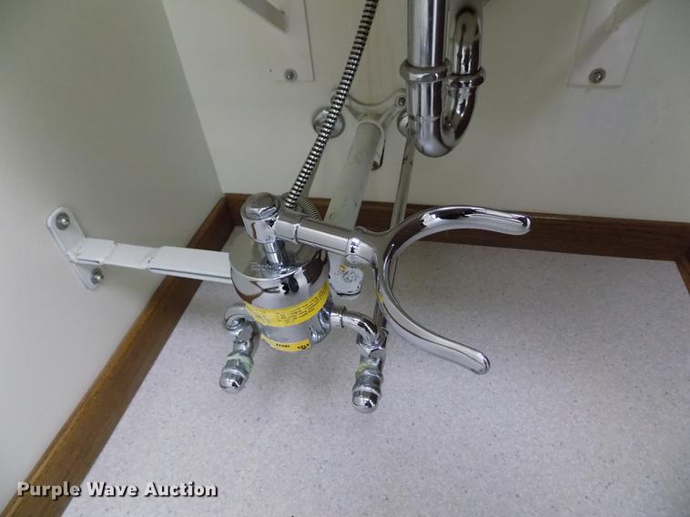 image for item FA9502 Wall mounted sink