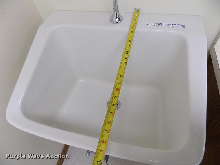 image for item FA9502 Wall mounted sink