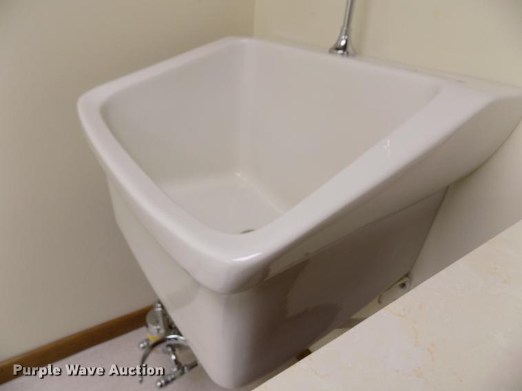 image for item FA9502 Wall mounted sink
