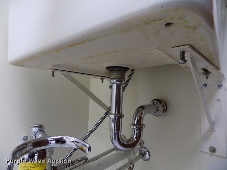 image for item FA9502 Wall mounted sink
