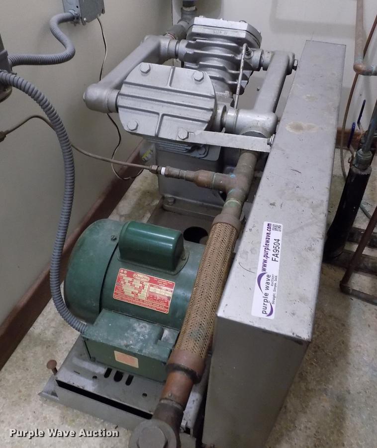 image for item FA9504 Ingersoll Rand V244X2 vacuum pump