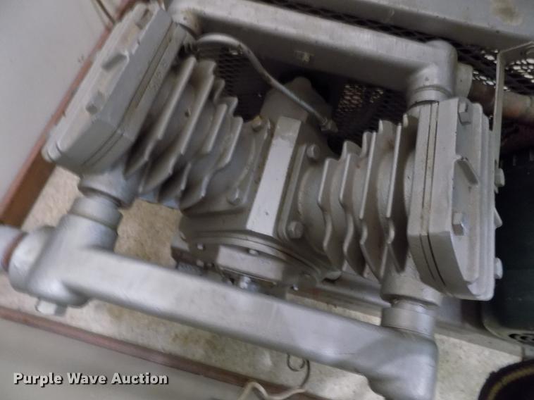 image for item FA9504 Ingersoll Rand V244X2 vacuum pump