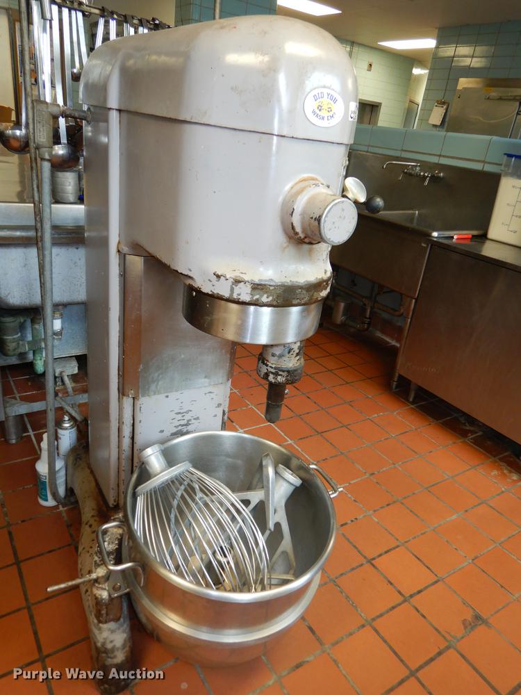 Hobart H600 mixer in Atchison, KS Item FC9422 sold Purple Wave
