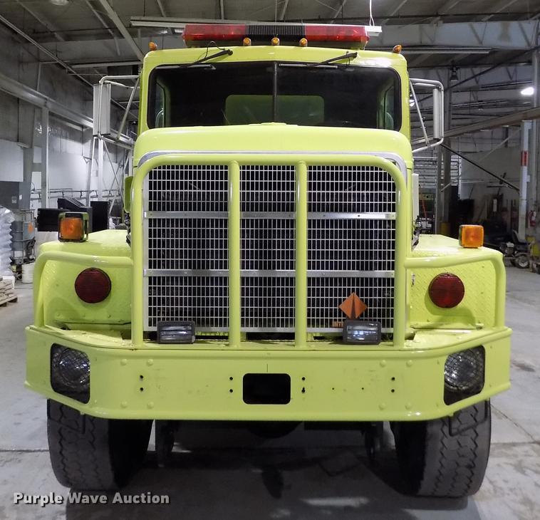 image for item FH9137 1987 International Paystar 5000 F5070 tanker fire truck