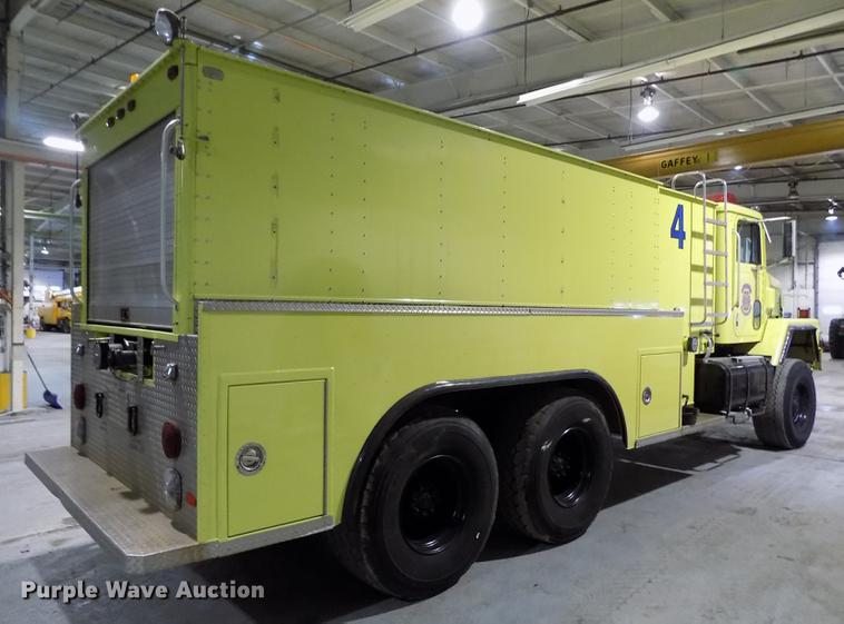 image for item FH9137 1987 International Paystar 5000 F5070 tanker fire truck