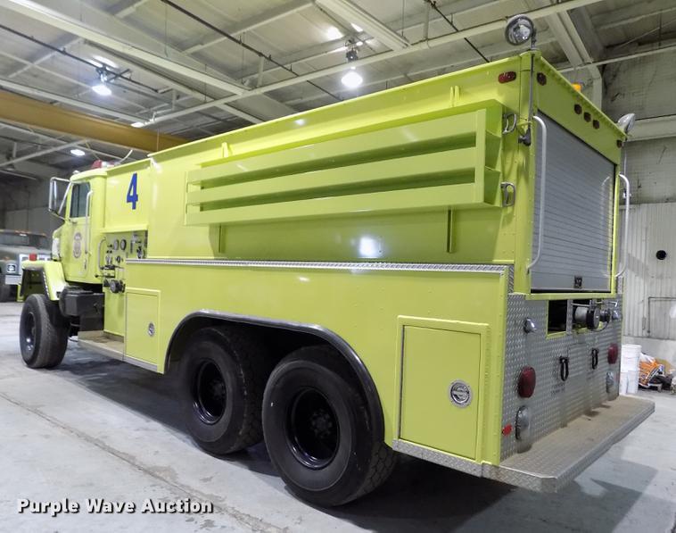 image for item FH9137 1987 International Paystar 5000 F5070 tanker fire truck