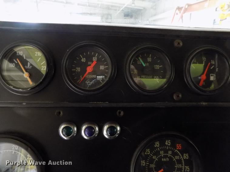 image for item FH9137 1987 International Paystar 5000 F5070 tanker fire truck