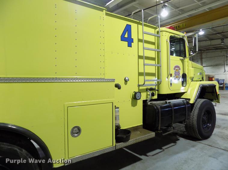 image for item FH9137 1987 International Paystar 5000 F5070 tanker fire truck
