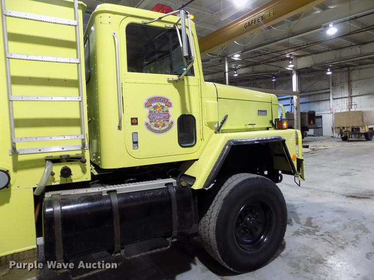 image for item FH9137 1987 International Paystar 5000 F5070 tanker fire truck