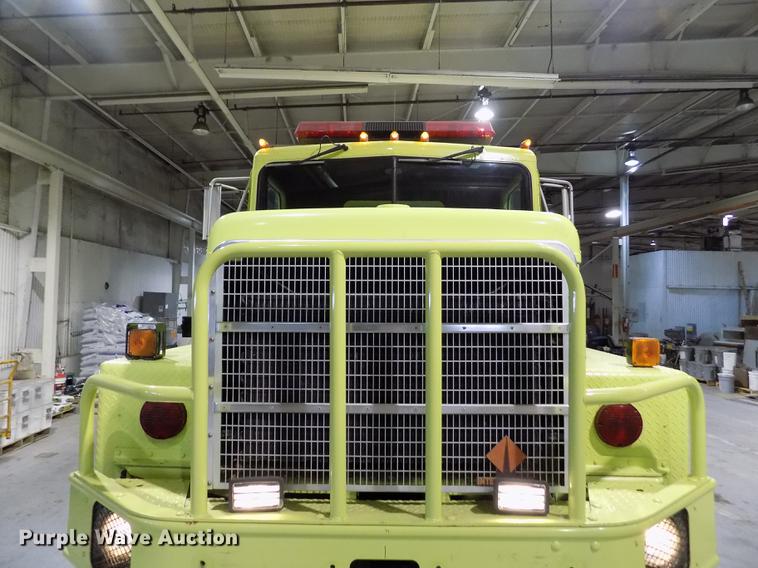 image for item FH9137 1987 International Paystar 5000 F5070 tanker fire truck