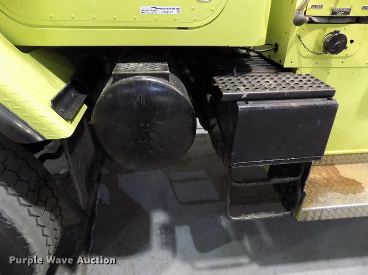 image for item FH9137 1987 International Paystar 5000 F5070 tanker fire truck