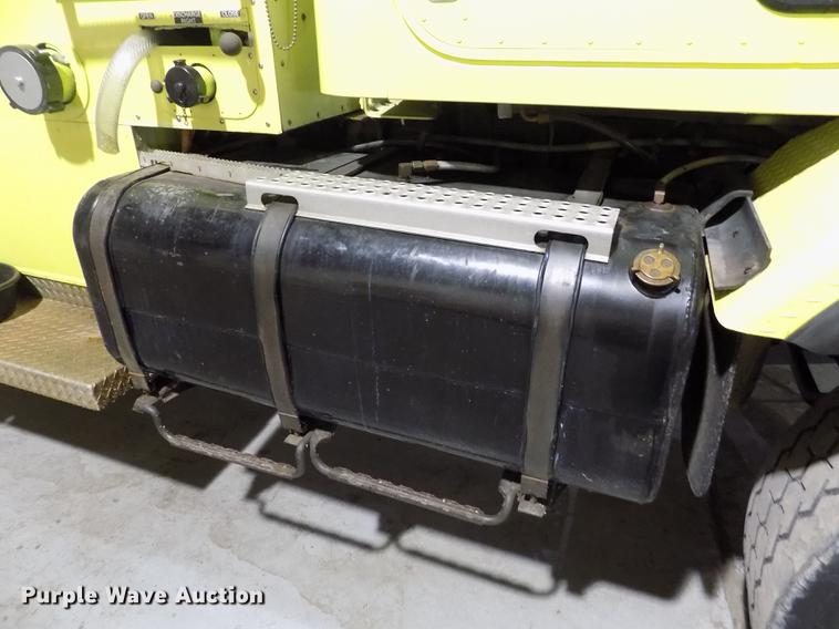 image for item FH9137 1987 International Paystar 5000 F5070 tanker fire truck