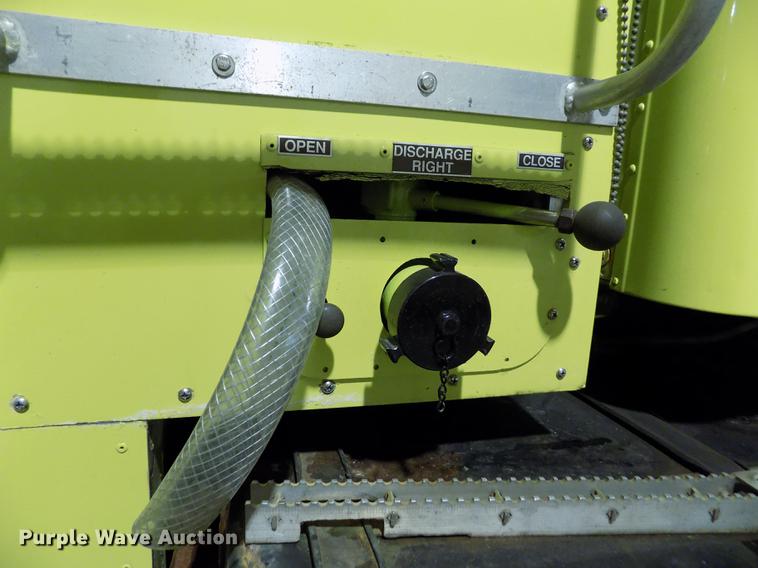 image for item FH9137 1987 International Paystar 5000 F5070 tanker fire truck