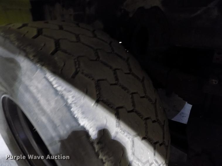 image for item FH9137 1987 International Paystar 5000 F5070 tanker fire truck