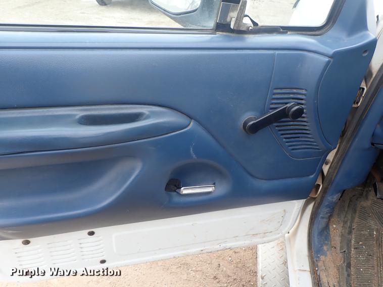 image for item FL9571 1996 Ford F250 pickup truck