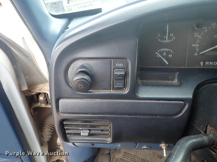 image for item FL9571 1996 Ford F250 pickup truck