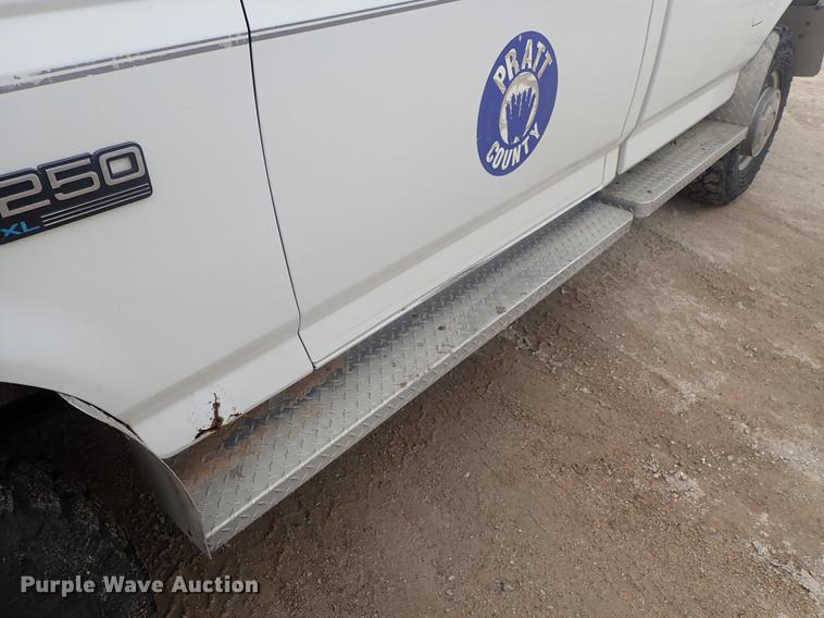 image for item FL9571 1996 Ford F250 pickup truck