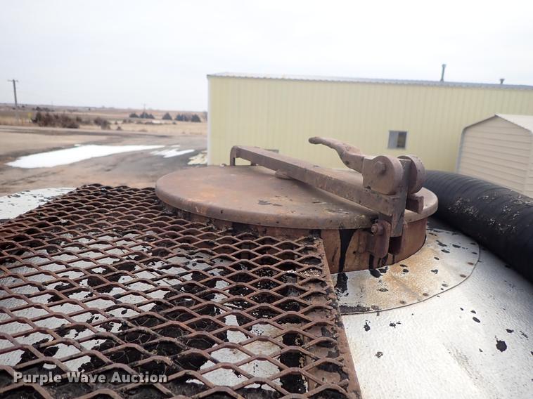 image for item FL9577 Steel oil tank