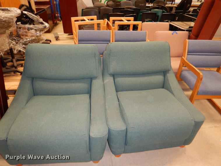 Furniture in Lawrence, KS Item FM9980 sold Purple Wave