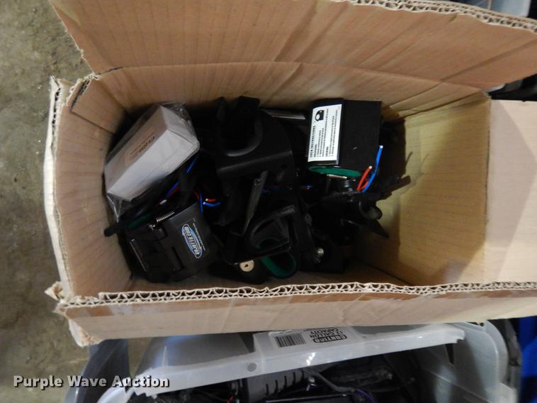 image for item FQ9242 Automotive accessories