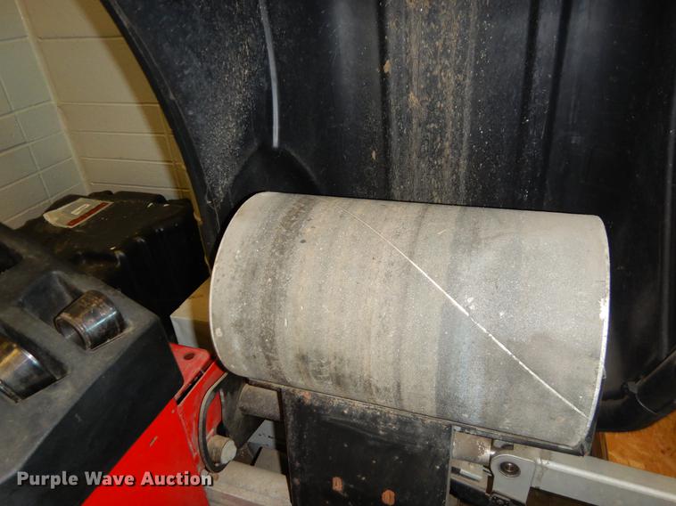 image for item FQ9719 Tire mount and balance equipment