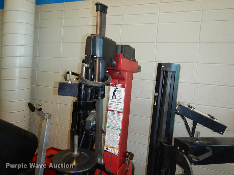 image for item FQ9719 Tire mount and balance equipment