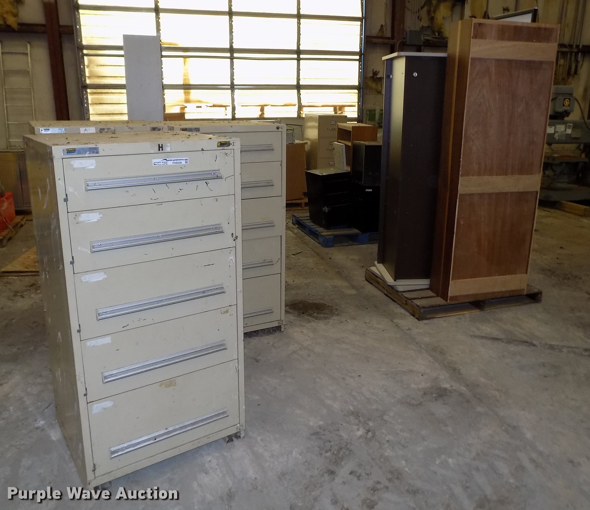 Furniture in Salina, KS Item FH9200 sold Purple Wave