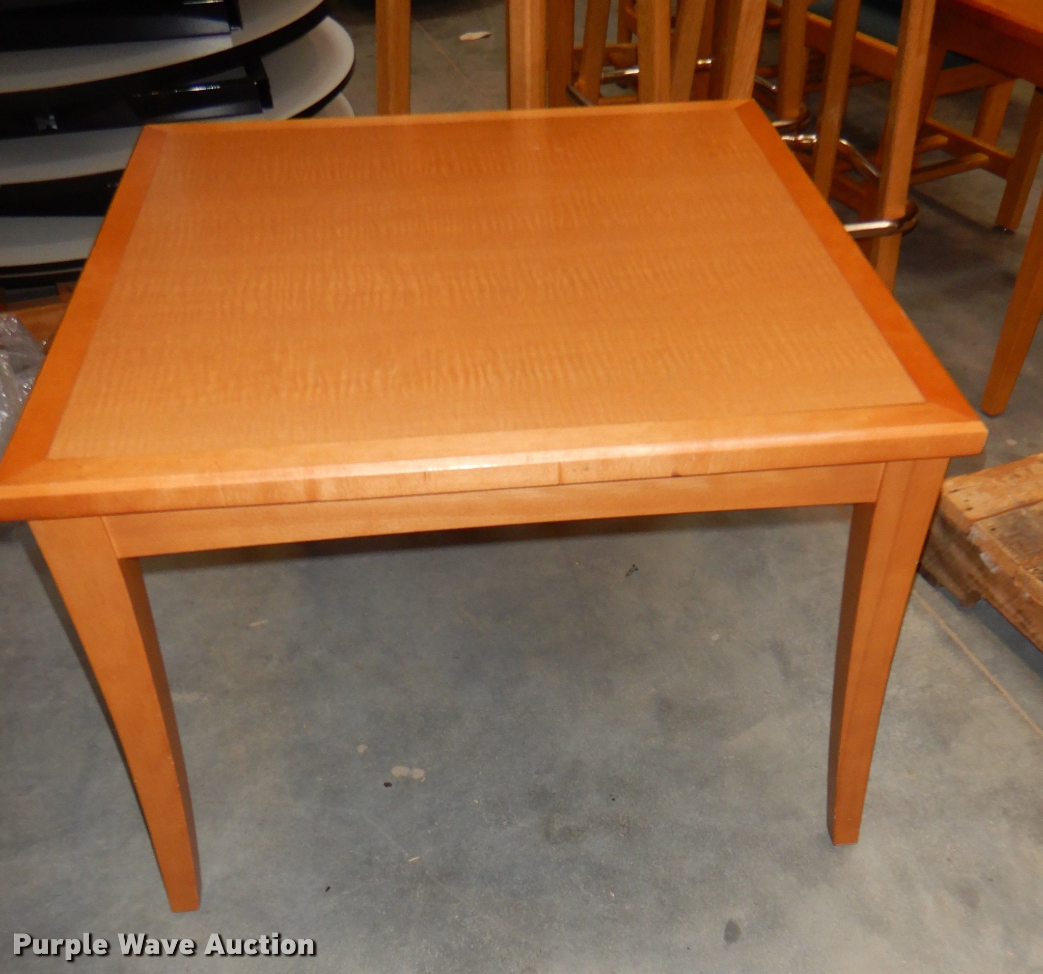 Furniture in Lawrence, KS Item FM9989 sold Purple Wave