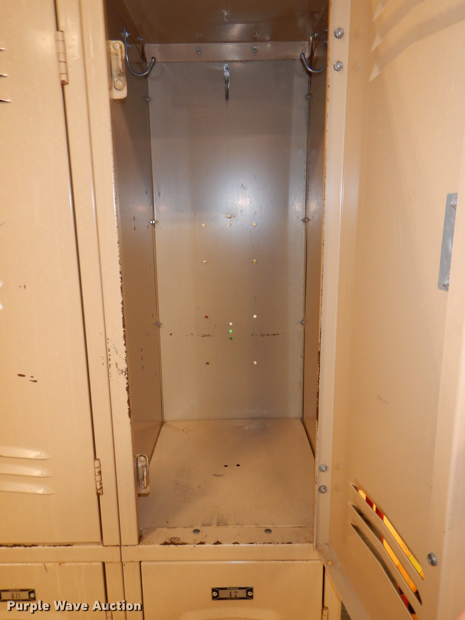 Lockers in Lawrence, KS Item FM9993 sold Purple Wave