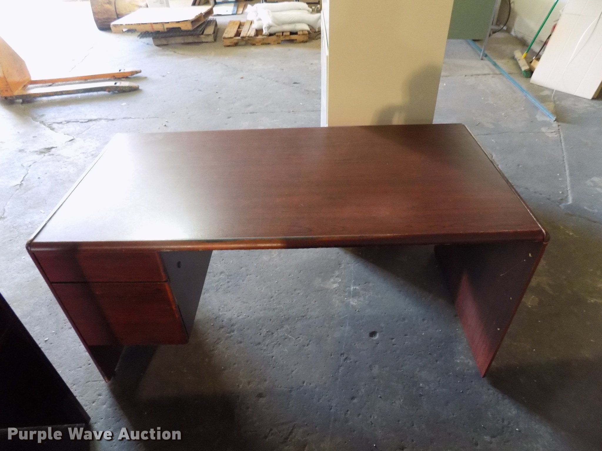 Office furniture in Oklahoma City, OK Item FQ9231 sold Purple Wave